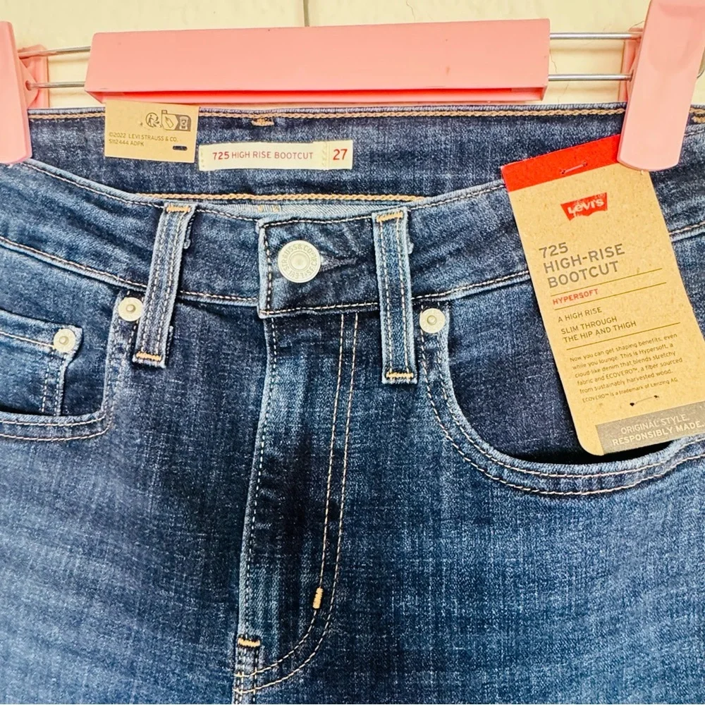 NWT Levi's Women's 725 High Rise Bootcut Jeans